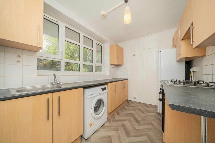 2 Bedroom Flat To Rent In Aldrington Road, London, SW16