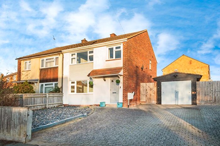 3 Bedroom Semi-Detached House For Sale In Western Avenue, Buckingham, MK18