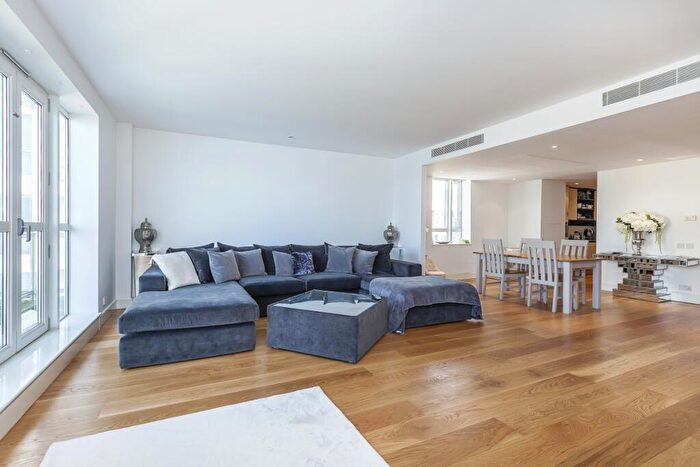 3 Bedroom Penthouse To Rent In Hanover House, E14