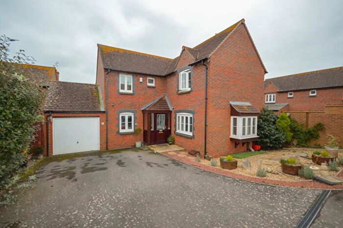 4 Bedroom Detached House To Rent In Robinson Close, Selsey, PO20