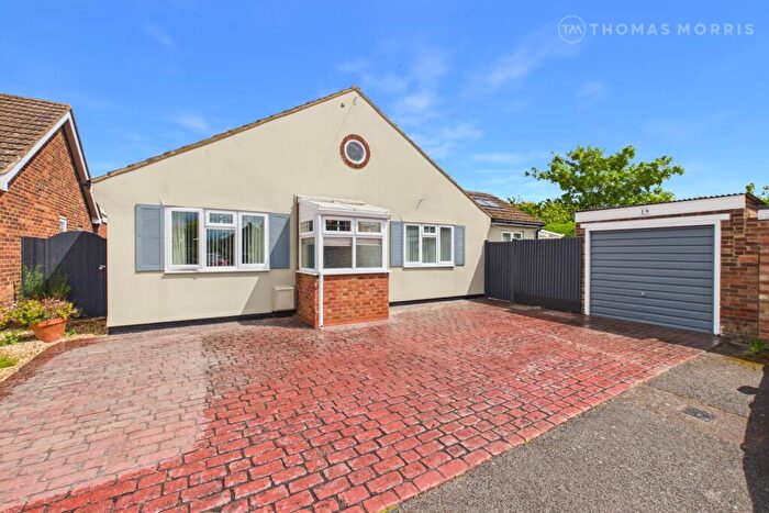 2 Bedroom Bungalow For Sale In Boddington Gardens, Biggleswade, Bedfordshire, SG18
