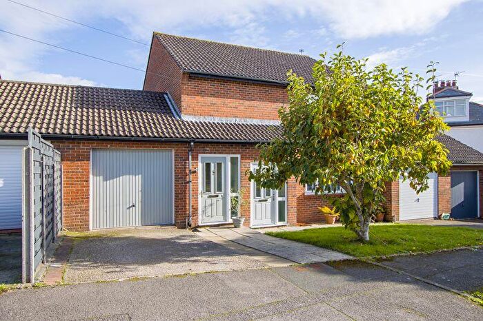 2 Bedroom Flat For Sale In Cornerswell Place, Penarth, CF64