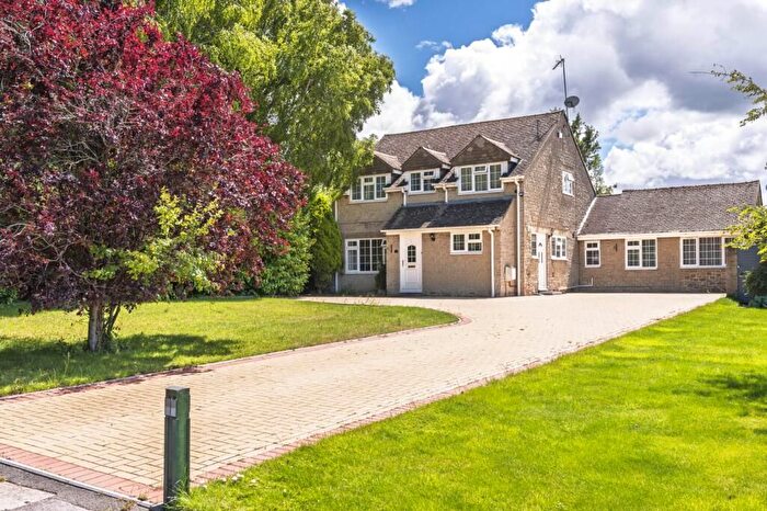 4 Bedroom Detached House For Sale In Mill Close, Chadlington, Chipping Norton, OX7