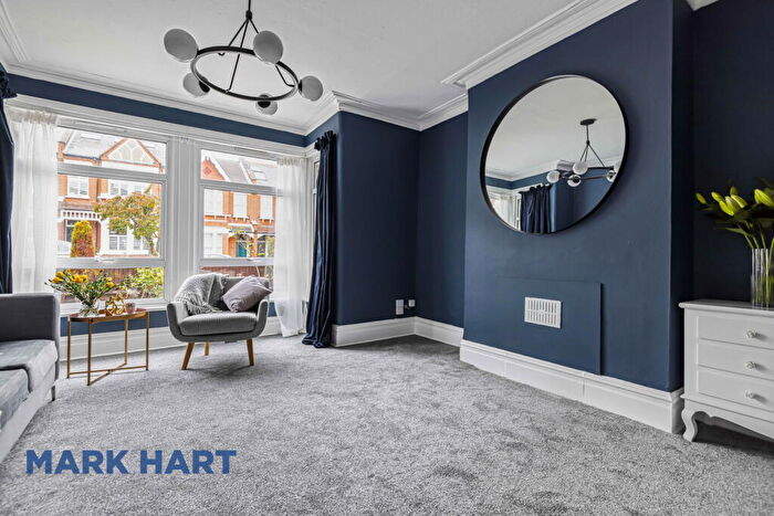 1 Bedroom Flat To Rent In Beauval Road, London, SE22