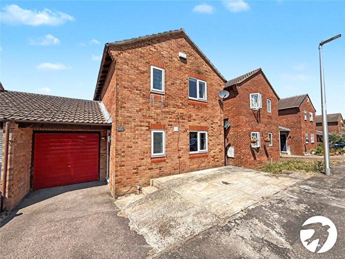 3 Bedroom Detached House For Sale In Wiltshire Close, Chatham, Kent, ME5