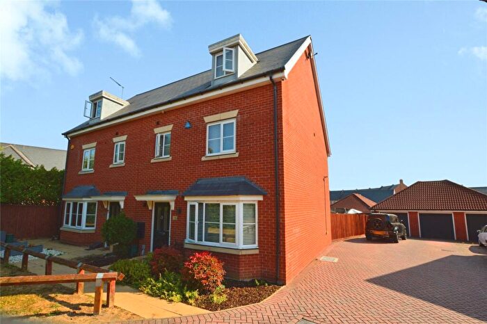 4 Bedroom Semi-Detached House For Sale In Dulwich Avenue, Basildon, Essex, SS15