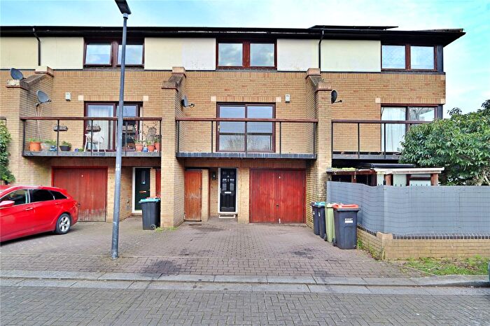 4 Bedroom Terraced House For Sale In Adelphi Street, Campbell Park, Buckinghamshire, MK9