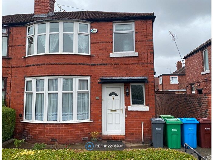 4 Bedroom Semi-Detached House To Rent In Finchley Road, Manchester, M14