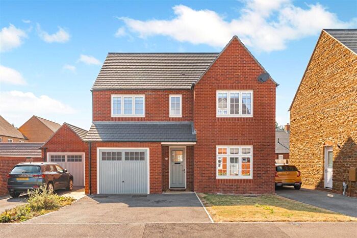 3 Bedroom Detached House For Sale In Selby Close, Banbury, OX16