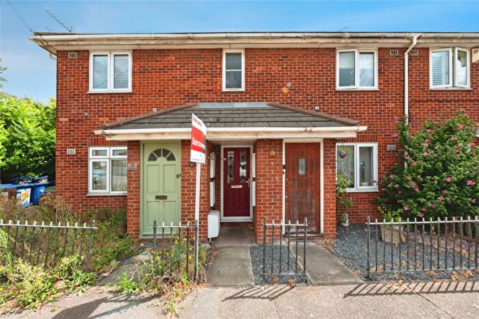 1 Bedroom Flat For Sale In Crescent Court, Crescent Avenue, Grays, Essex, RM17