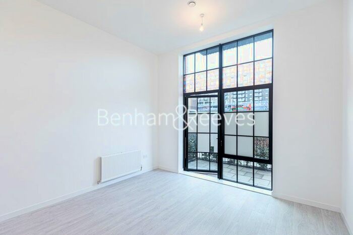 1 Bedroom Flat To Rent In Farine Avenue, Hayes, UB3