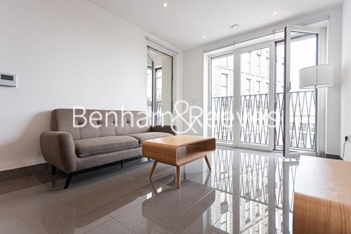 Studio To Rent In St. Georges Circus, Blackfriars, SE1