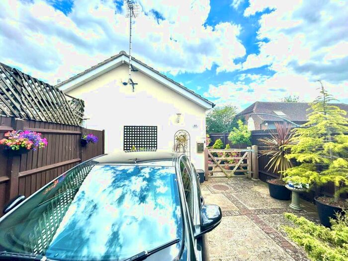 1 Bedroom Bungalow For Sale In Imperial Avenue, Mayland, Chelmsford, Essex, CM3