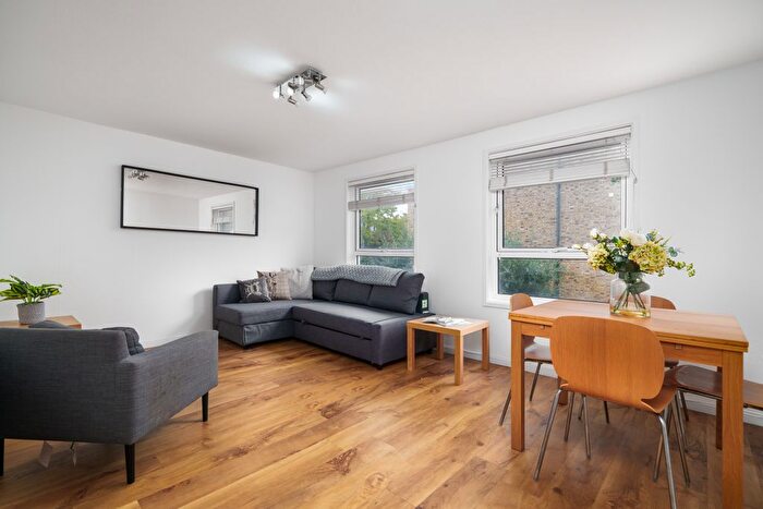 4 Bedroom Flat To Rent In Mayford Road, London, SW12