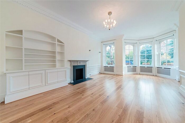 4 Bedroom Flat To Rent In Cadogan Square, Knightsbridge, London, SW1X
