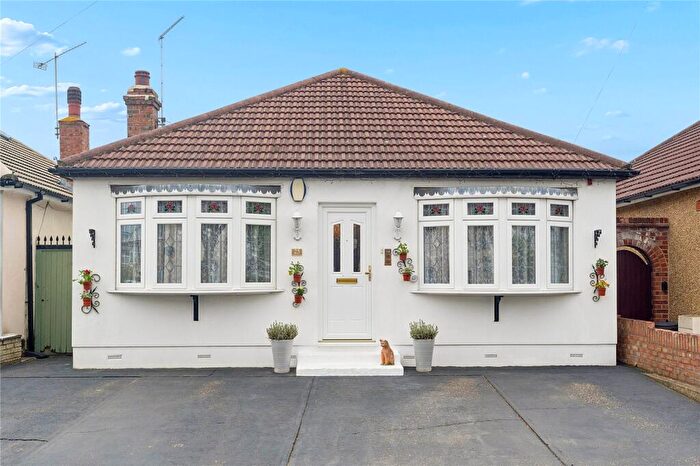 3 Bedroom Detached Bungalow For Sale In Edison Avenue, Hornchurch, RM12