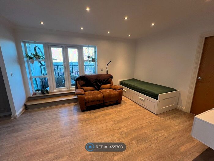 2 Bedroom Flat To Rent In Watford, Watford, WD18