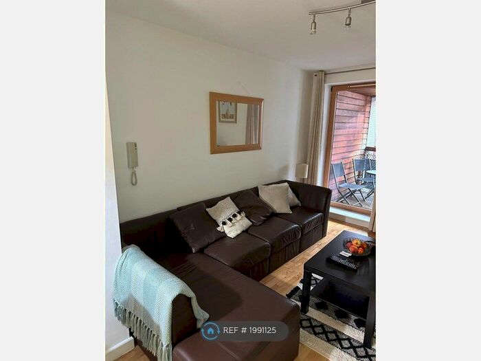 2 Bedroom Flat To Rent In Abbey Court, Coventry, CV1