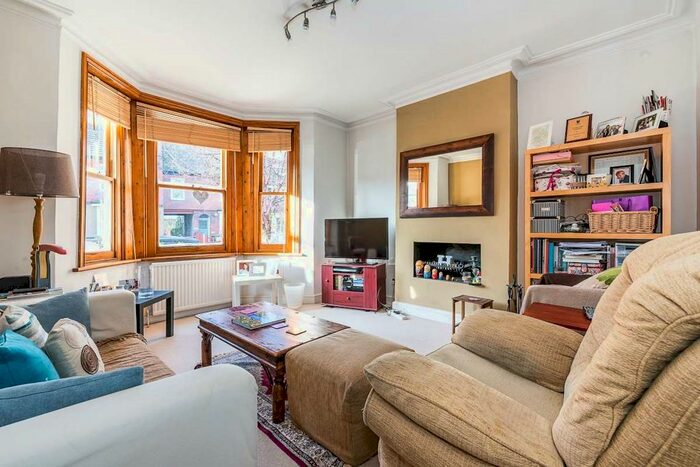 2 Bedroom Flat To Rent In Radbourne Road, London, SW12