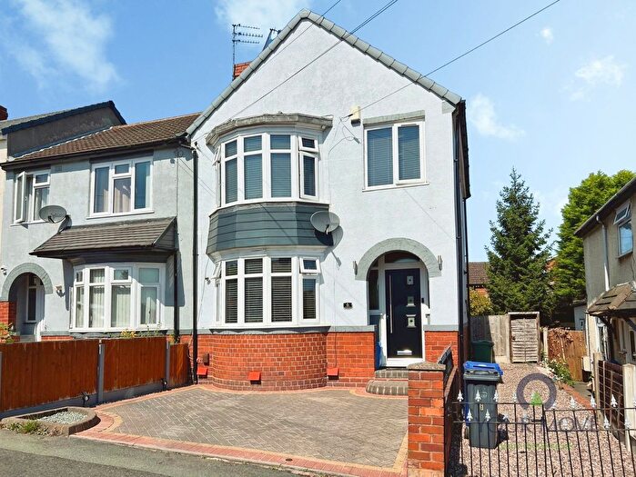 3 Bedroom End Terrace House For Sale In Yew Tree Road, Dudley, West Midlands, DY2
