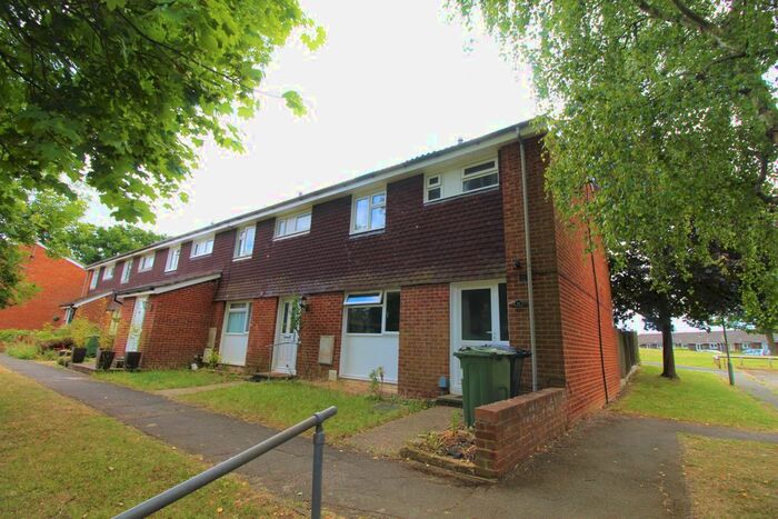 4 Bedroom End Of Terrace House To Rent In Rye Close, Guildford, GU2