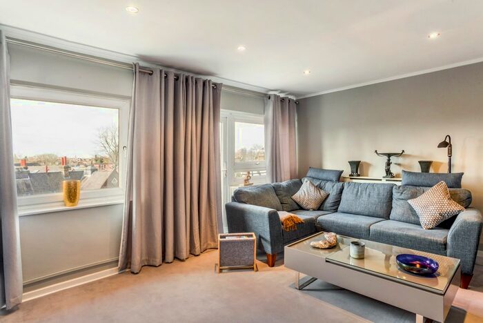 2 Bedroom Flat To Rent In Cambridge Road, Norbiton, Kingston Upon Thames, KT1