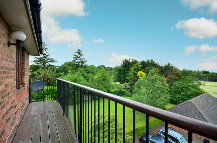 2 Bedroom Flat To Rent In Park View Road, Ealing, London, W5