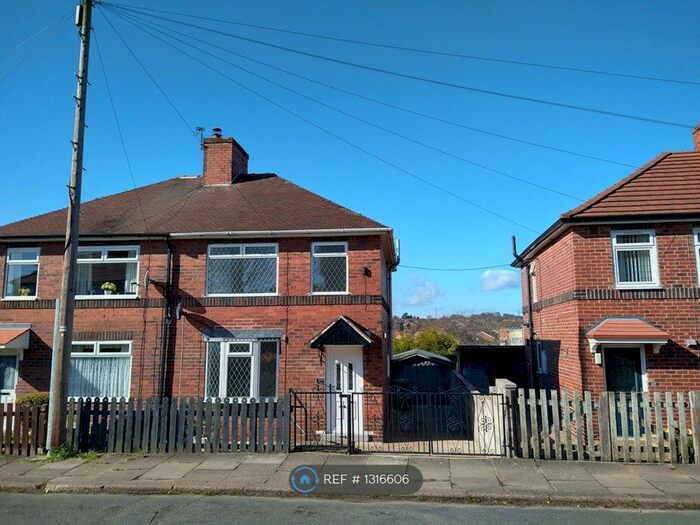 3 Bedroom Semi-Detached House To Rent In Duke Of York Street, Wrenthorpe, Wakefield, WF2
