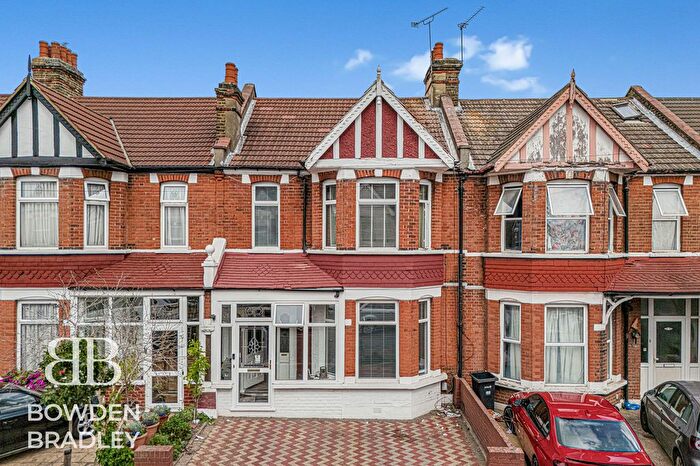 3 Bedroom Terraced House For Sale In Leamington Gardens, Ilford, IG3
