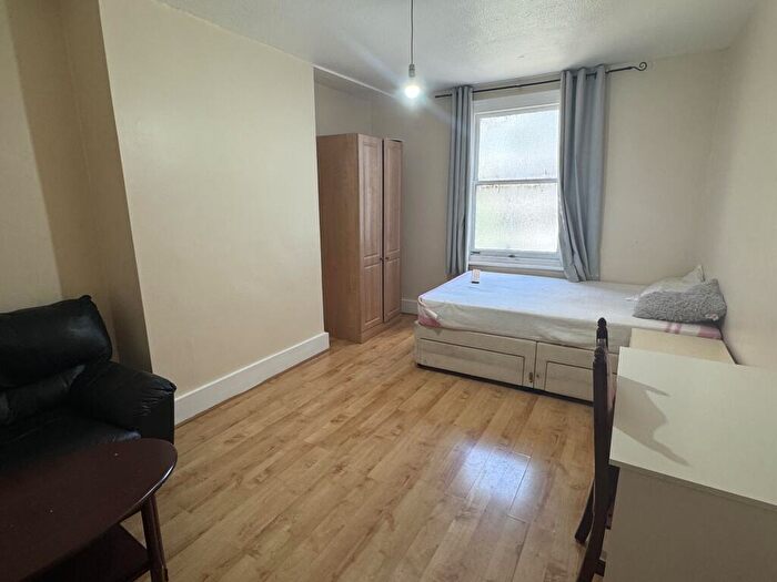 Flat To Rent In High Street, Bromley, BR1