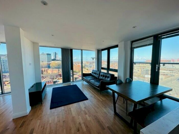 3 Bedroom Apartment To Rent In Jugglers Yard, L3