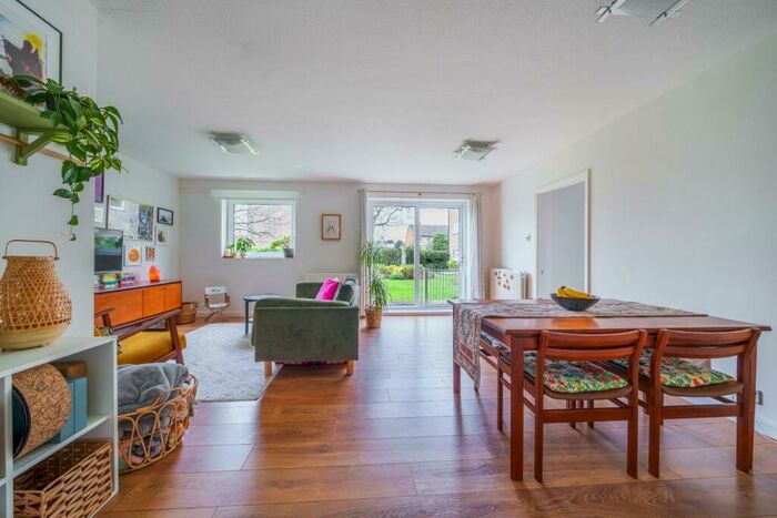 3 Bedroom Apartment To Rent In Cedar Court, Birchington Road, Windsor, SL4