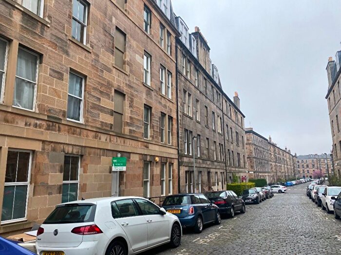 3 Bedroom Flat To Rent In South Oxford Street, Newington, Edinburgh, EH8