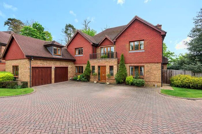 5 Bedroom Detached House To Rent In Wyldewood, Hancocks Mount, SL5