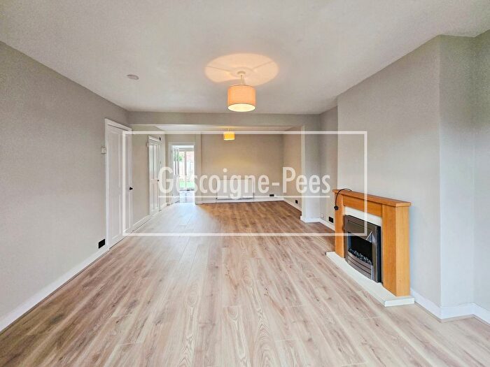 3 Bedroom Semi-Detached House To Rent In Kingston Road, Epsom, KT17