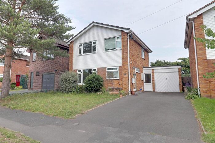 3 Bedroom Detached House For Sale In Cranfield Drive, Alsager, ST7
