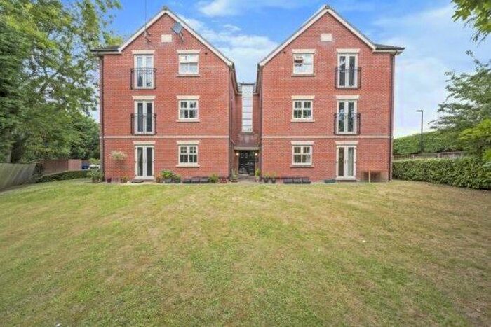 2 Bedroom Flat To Rent In Carr Lane, Doncaster, DN4