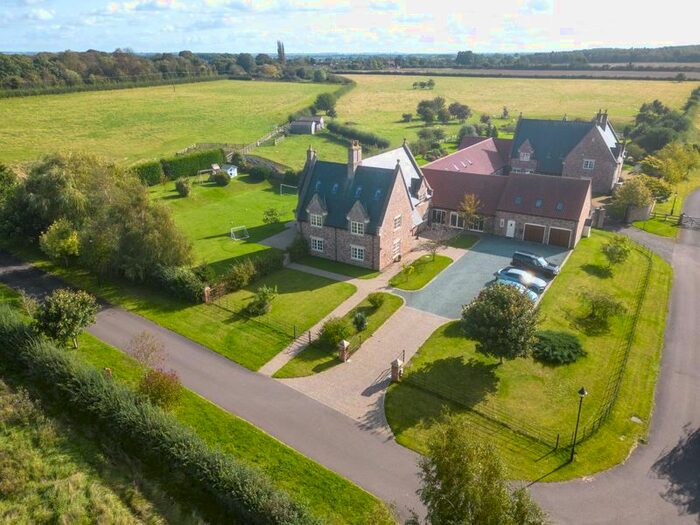 8 Bedroom Detached House For Sale In Willingham Road, Lea, Gainsborough, DN21