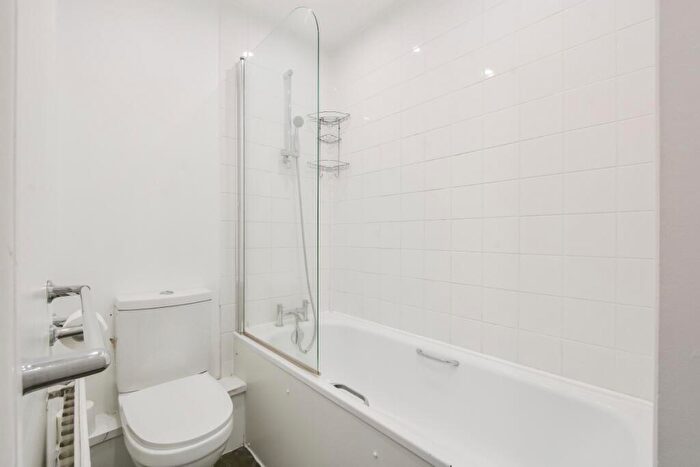 2 Bedroom Flat To Rent In Canfield Gardens West Hampstead, NW6