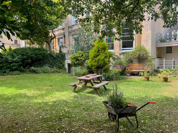 2 Bedroom Flat To Rent In Clifton Park, Bristol, BS8