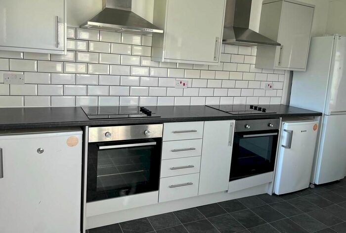 7 Bedroom Terraced House To Rent In Bryn Y Mor Crescent, Swansea, SA1