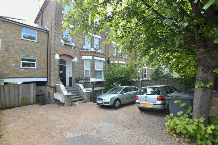 2 Bedroom Flat To Rent In Central Hill, London, SE19