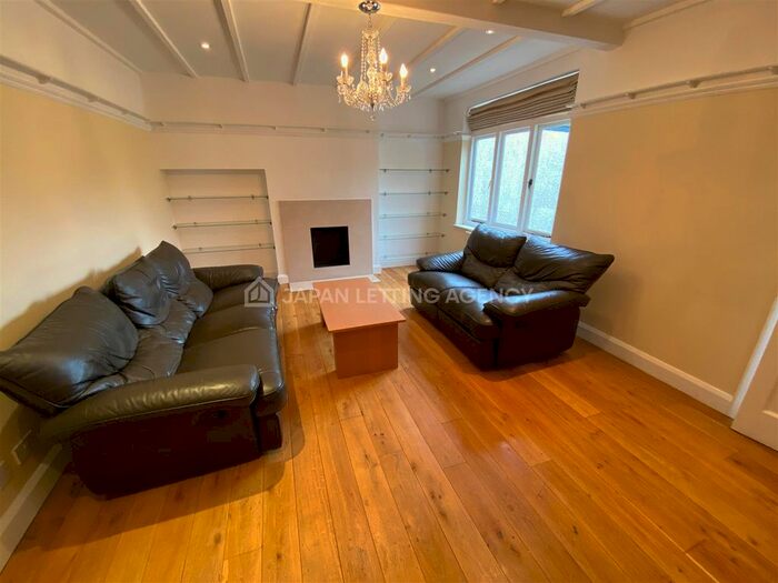 4 Bedroom Property To Rent In Queens Drive, Acton, London, W3