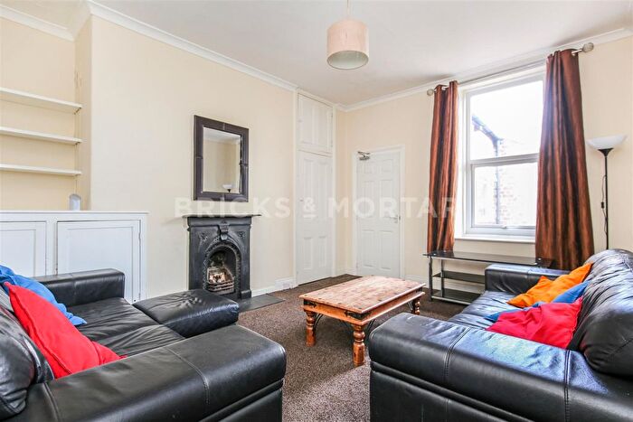 5 Bedroom Maisonette To Rent In Holmwood Grove, Jesmond, Newcastle Upon Tyne, NE2