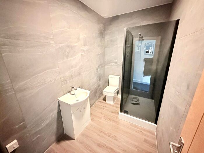 5 Bedroom Flat To Rent In Alfreton Road, Nottingham, NG7