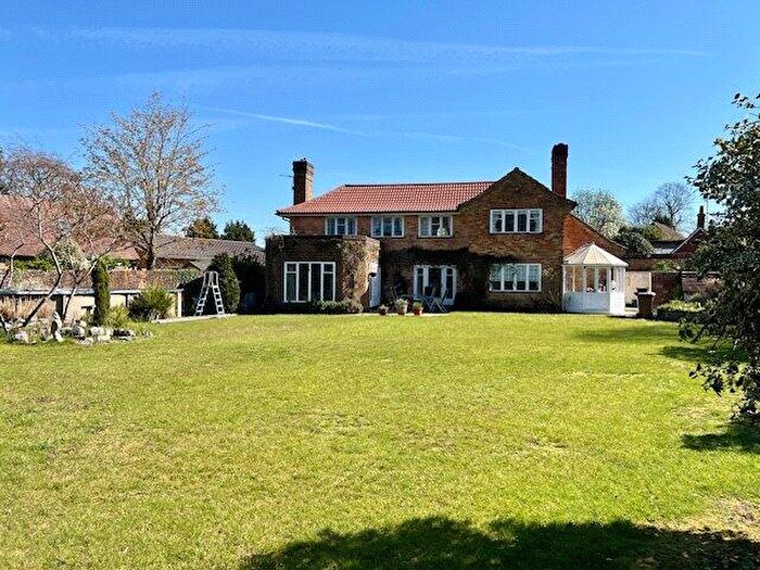 4 Bedroom Detached House For Sale In Poplar Road, Shalford, Guildford, Surrey, GU4