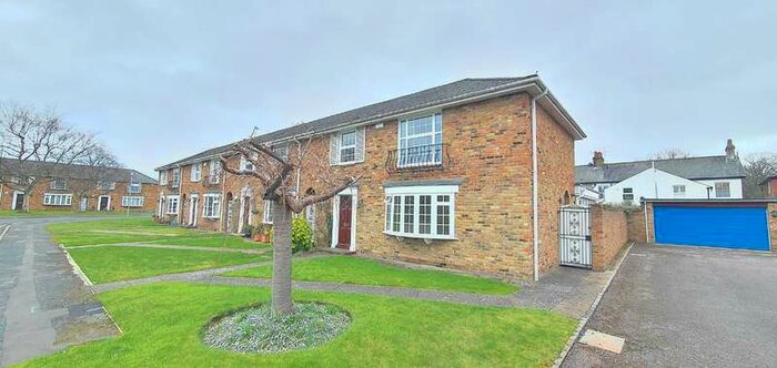 3 Bedroom End Of Terrace House To Rent In West Common Close, Gerrards Cross, SL9