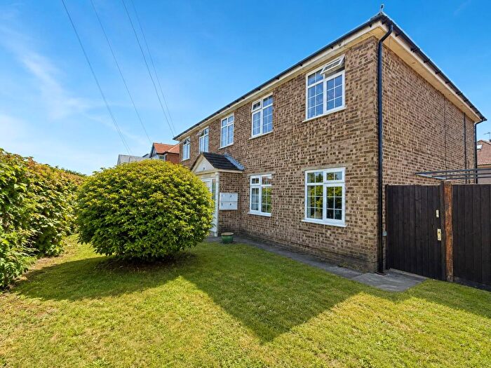 2 Bedroom Flat For Sale In Station Crescent, Ashford, TW15