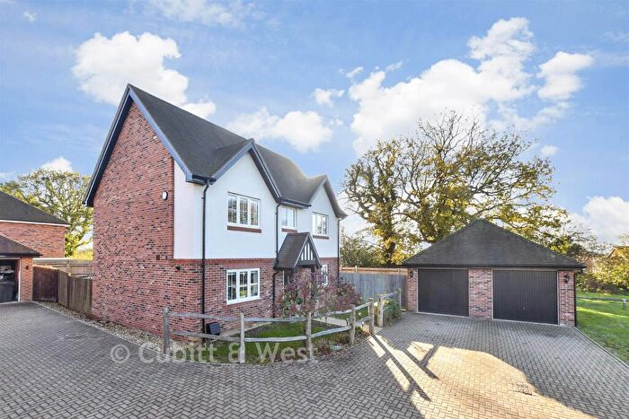 3 Bedroom Detached House For Sale In Worcester Drive, Cranleigh, Surrey, GU6