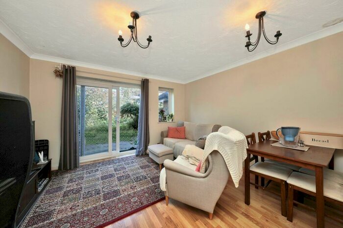 2 Bedroom Semi-Detached House To Rent In Heron Drive, London, N4